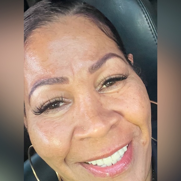 Meet your Posher, Dedra - Picture 2 of 2